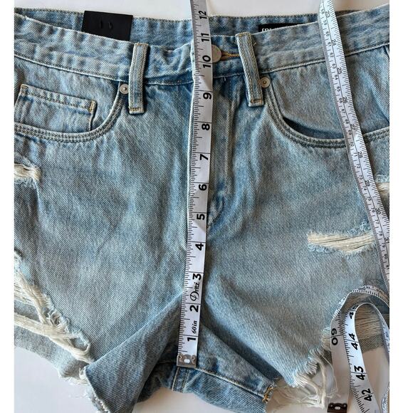 Blank NYC The Barrow Vintage High-Rise Cut Off Light Wash Jean Shorts size 26 - Picture 15 of 16